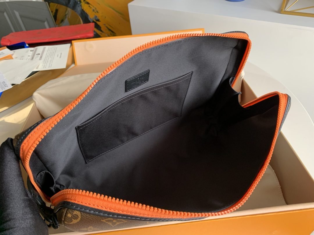 LV BAG (M80130) - Image 5