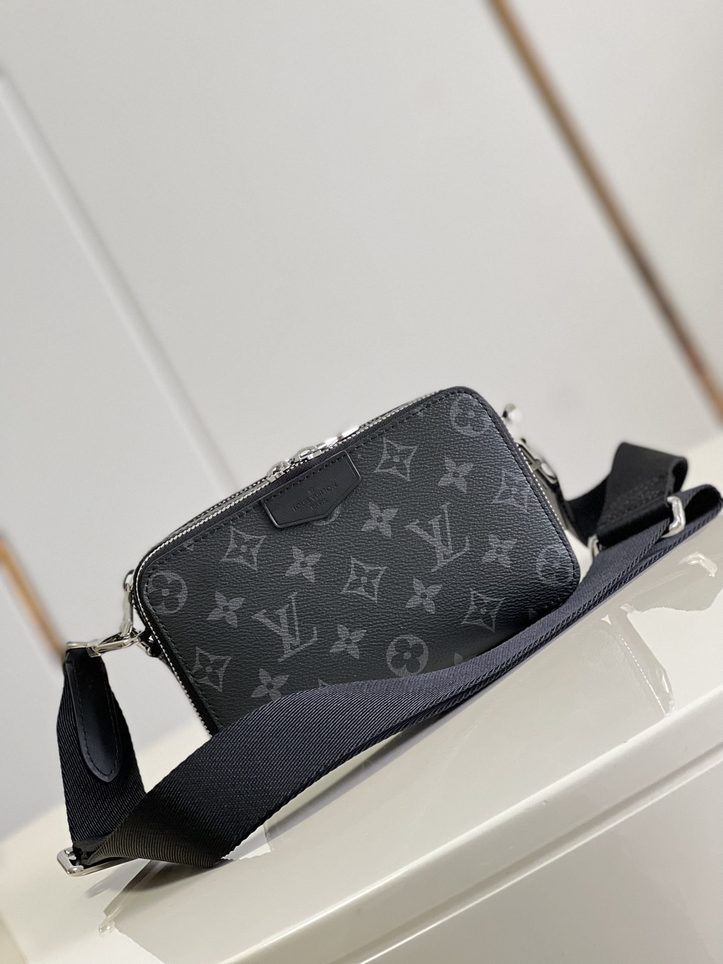 LV BAG (M80741) - Image 2