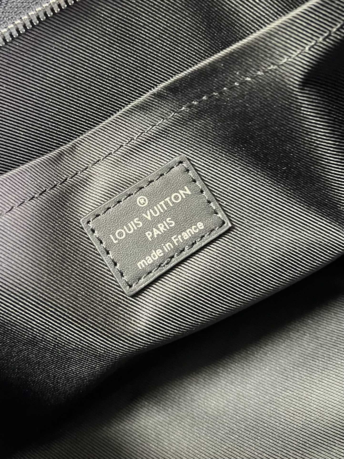 LV BAG (M81018) - Image 5