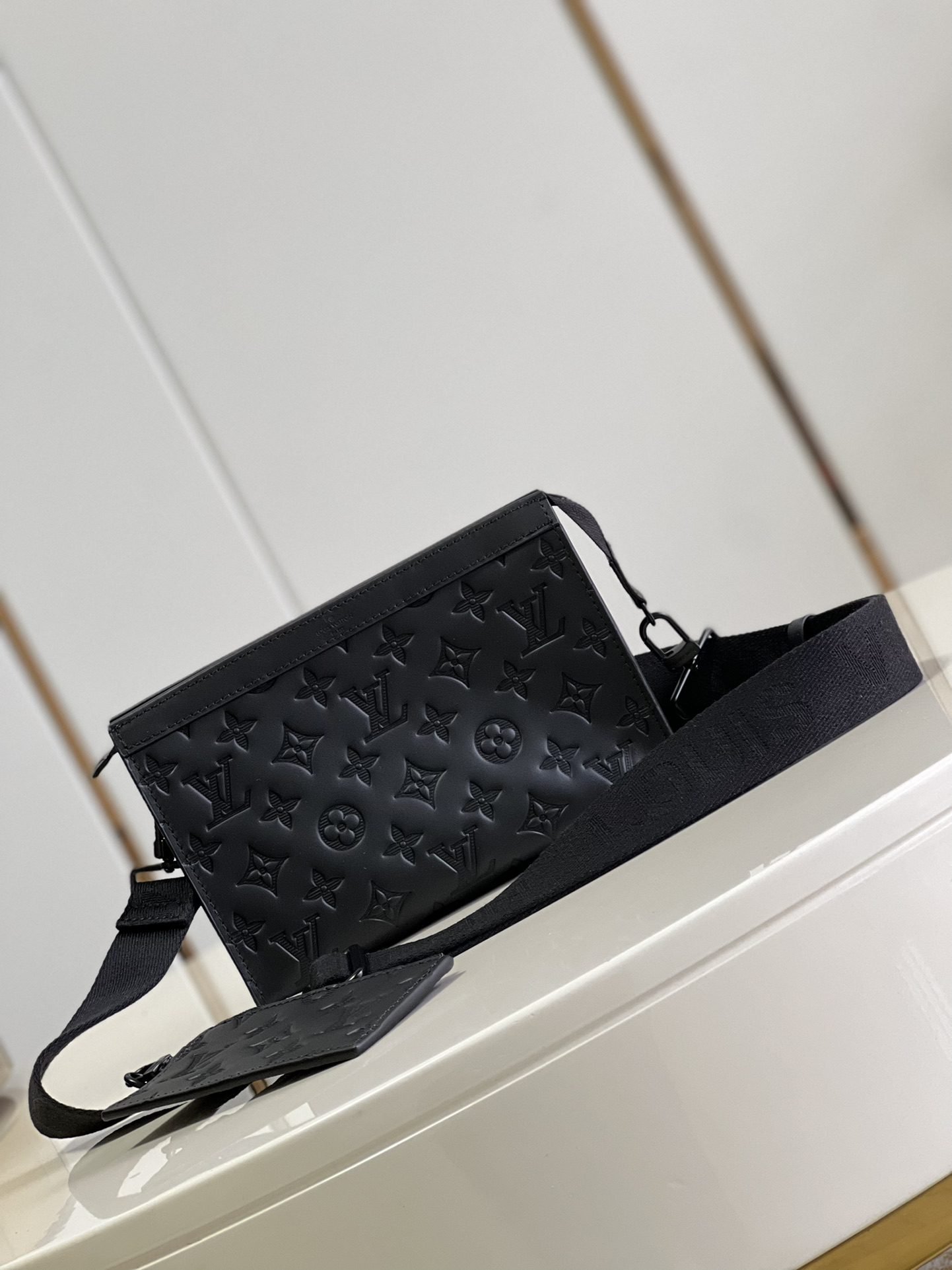 LV BAG (M81115) - Image 3