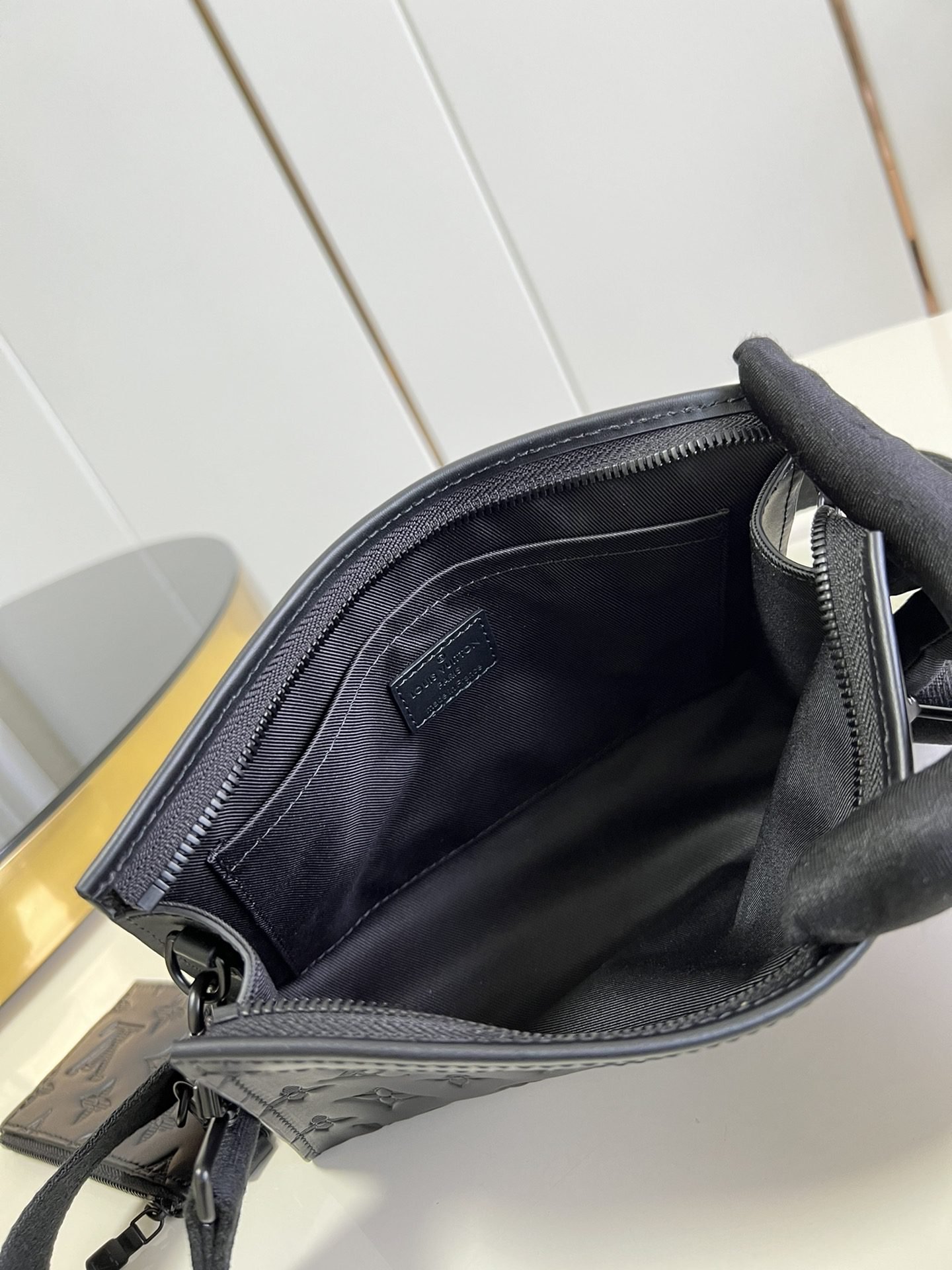 LV BAG (M81115) - Image 7