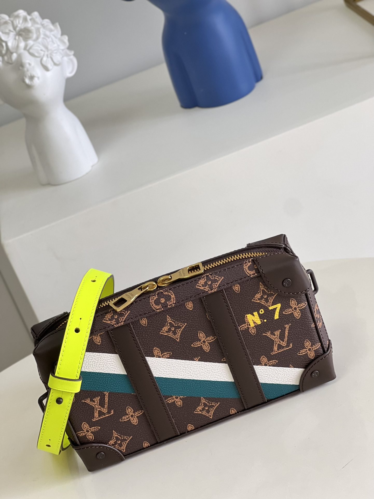LV BAG (M81246) - Image 3
