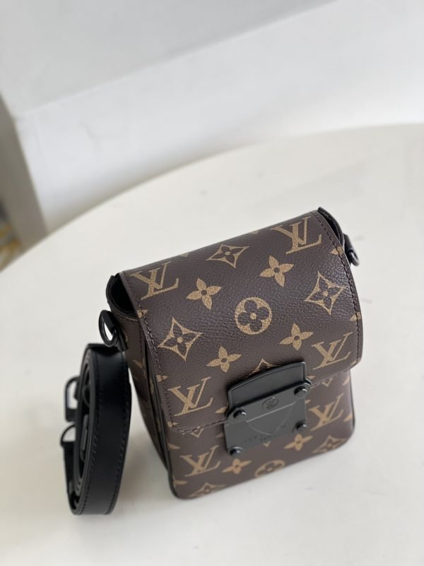 LV BAG (M81522) - Image 4