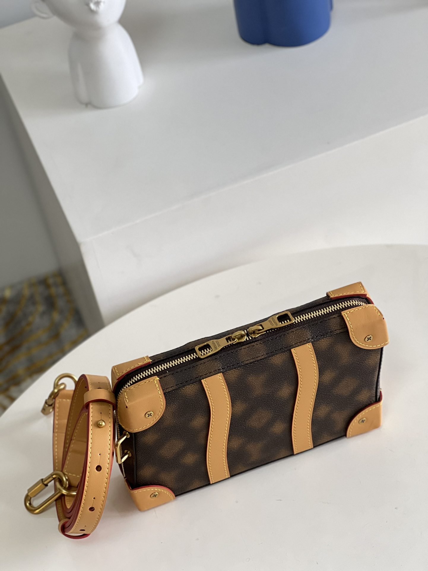 LV BAG (M81580) - Image 3
