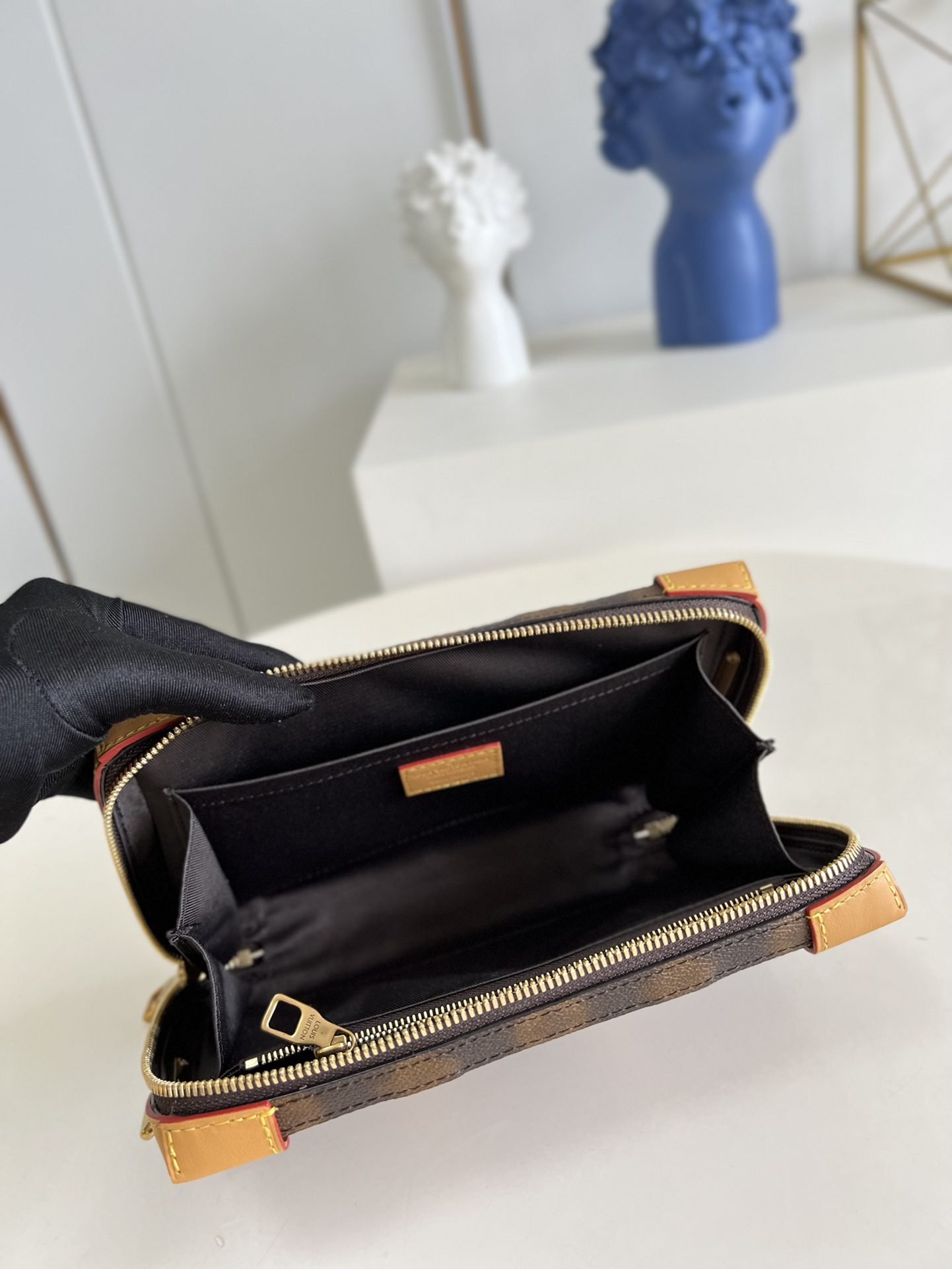 LV BAG (M81580) - Image 7