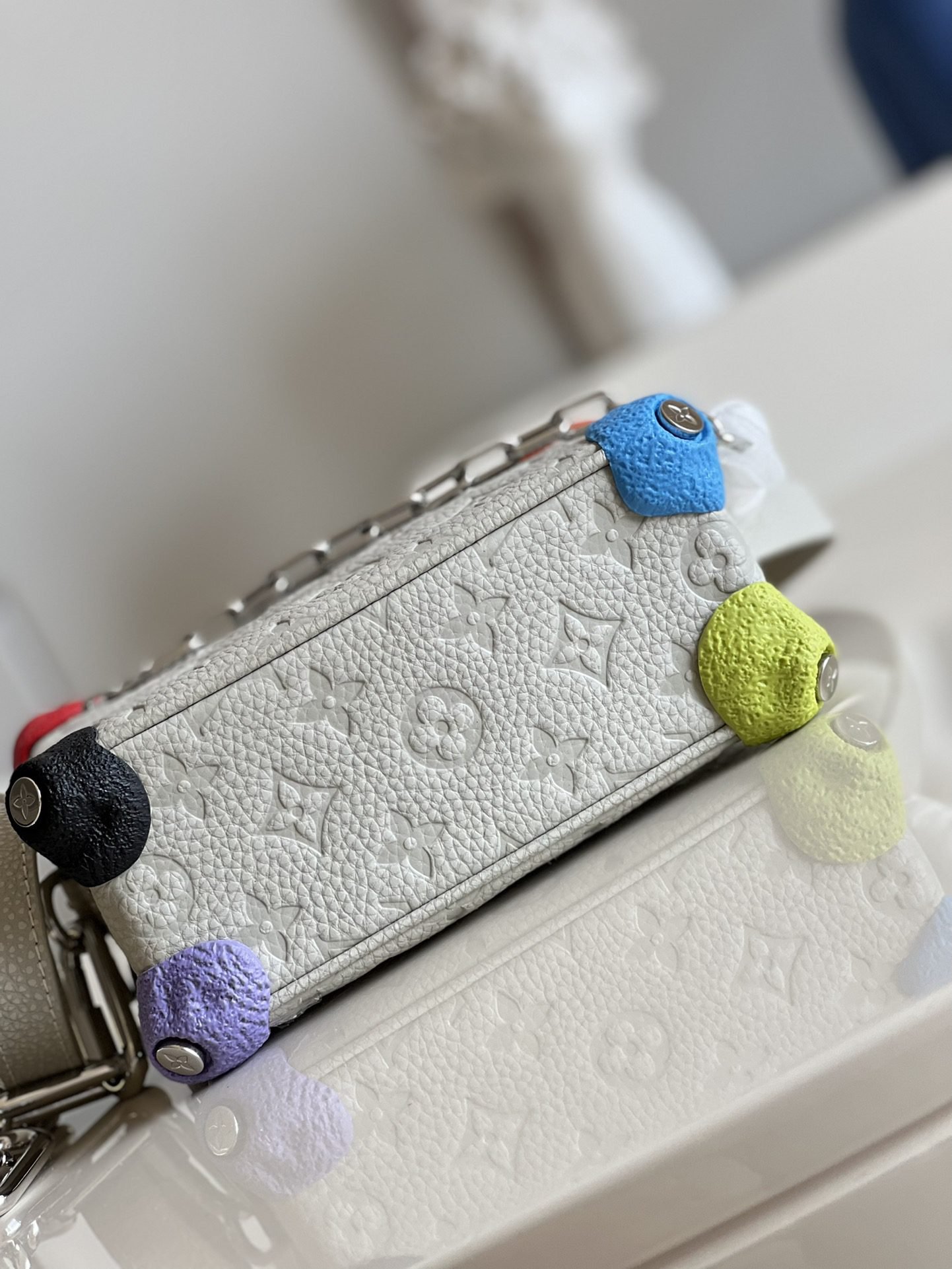 LV BAG (M81606) - Image 7