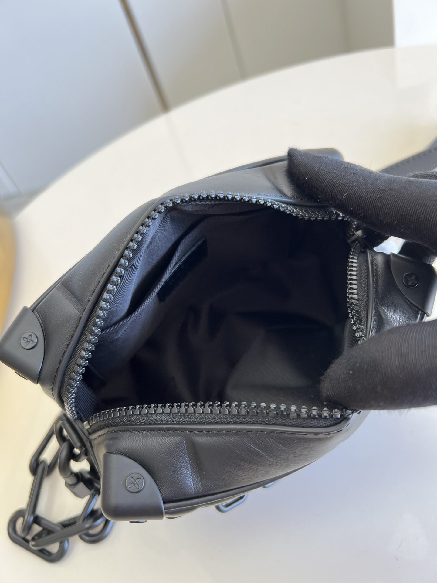 LV BAG (M81611) - Image 7