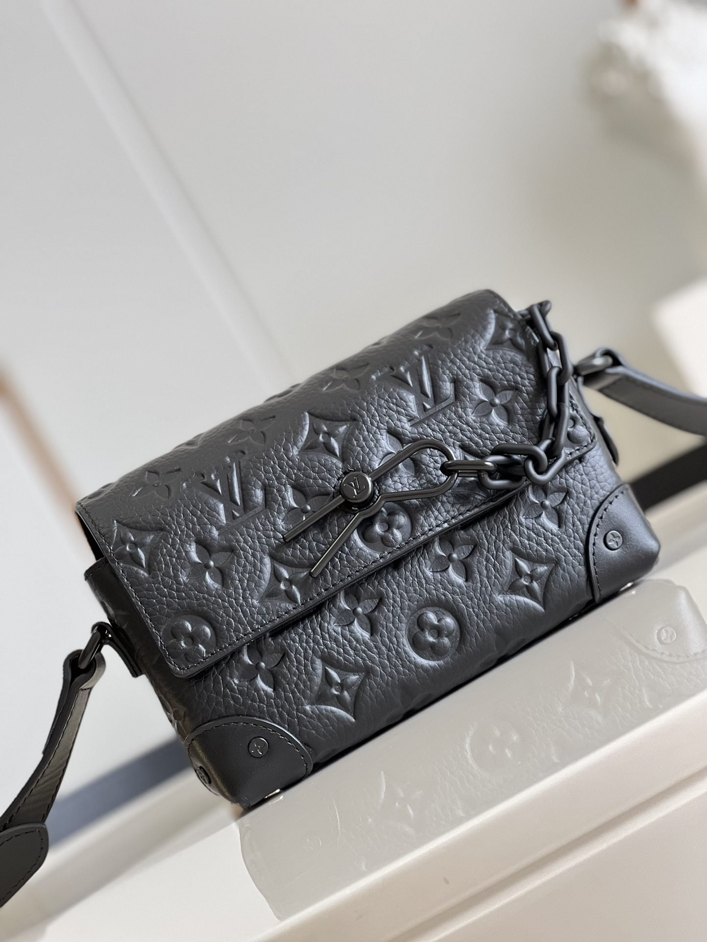 LV BAG (M81746) - Image 3