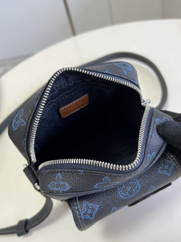 LV BAG (M81854) - Image 8