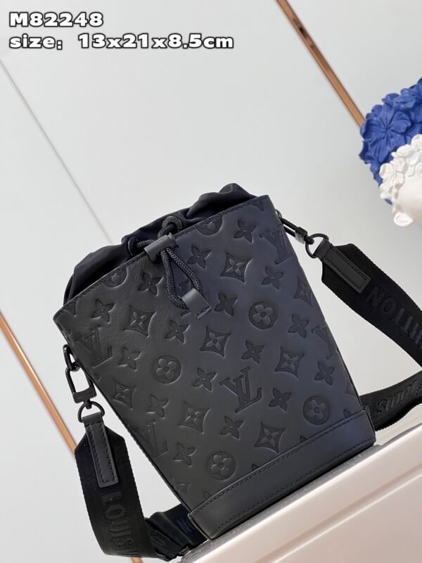 LV BAG (M82248) - Image 4