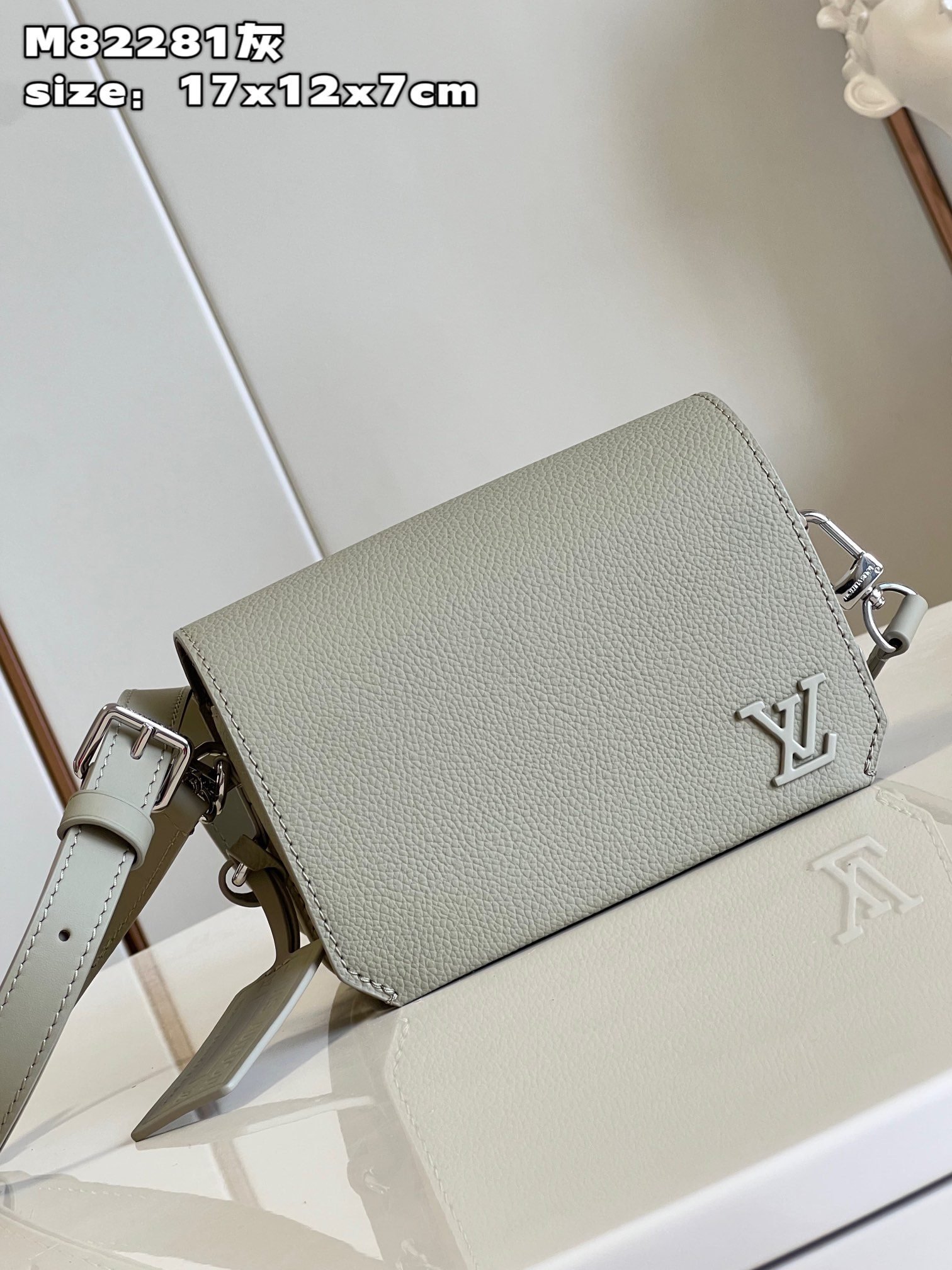LV BAG (M82281) - Image 3