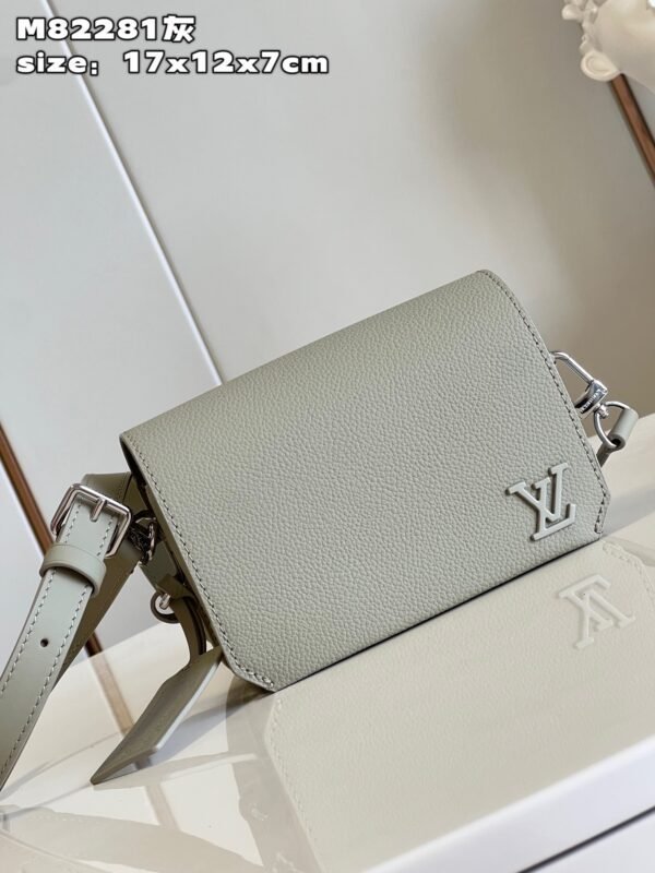 LV BAG (M82281) - Image 4