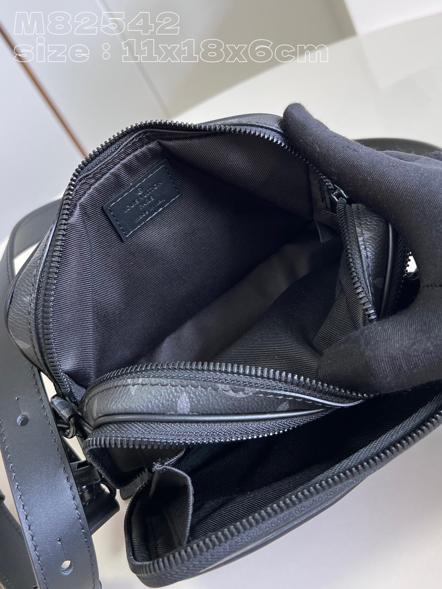 LV BAG (M82542) - Image 7