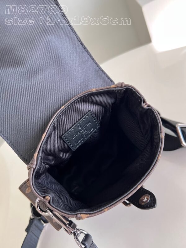 LV BAG (M82769) - Image 8