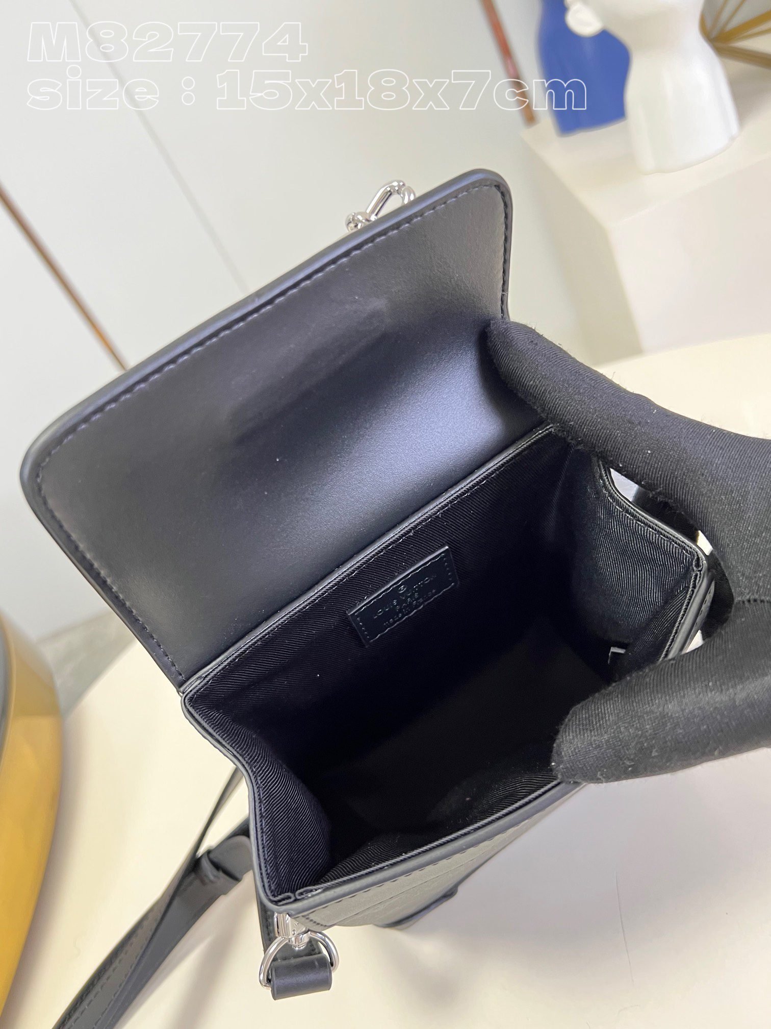 LV BAG (M82774) - Image 7