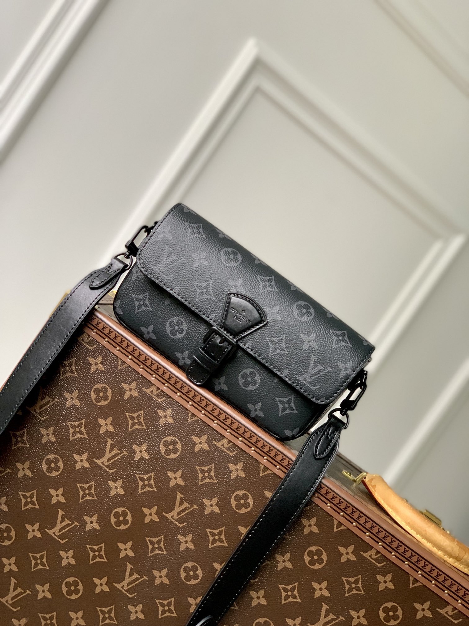 LV BAG (M83567) - Image 3