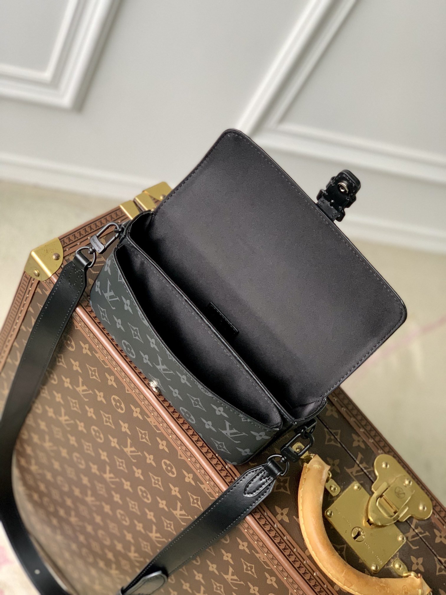 LV BAG (M83567) - Image 5