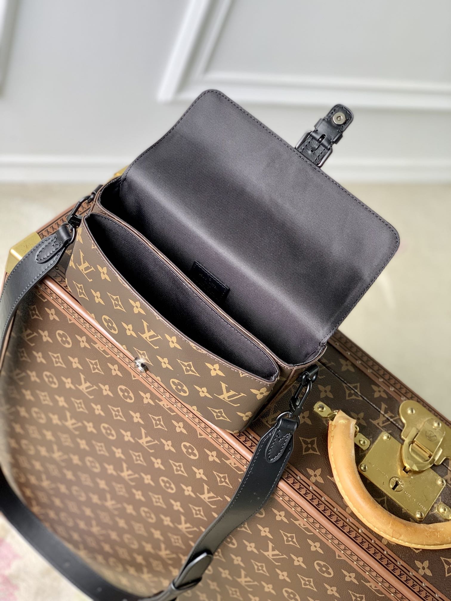 LV BAG (M83567) - Image 5