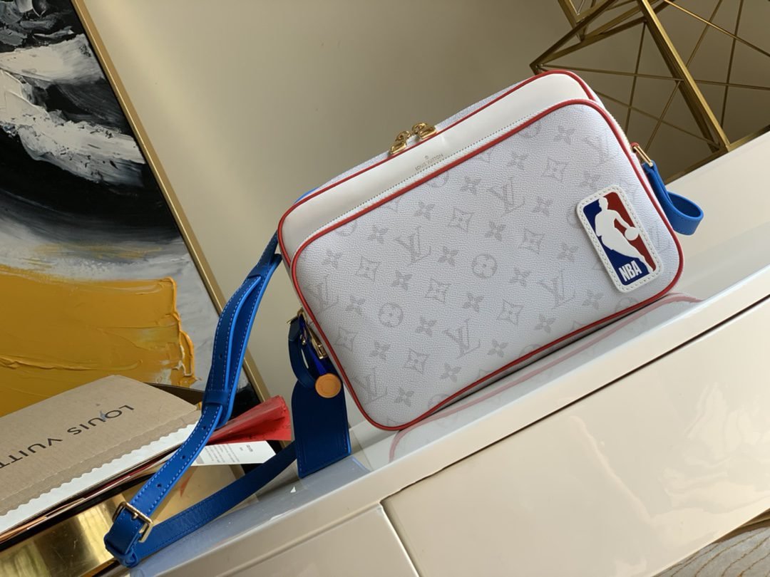 LV BAG (M85141) - Image 2