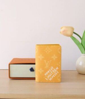 LV CARD HOLDER