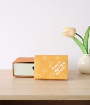 LV CARD HOLDER