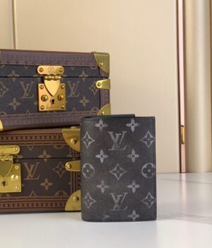 LV CARD HOLDER