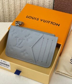 LV CARD HOLDER