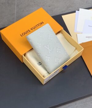 LV CARD HOLDER