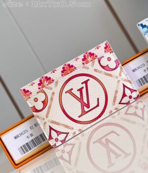 LV CARD HOLDER