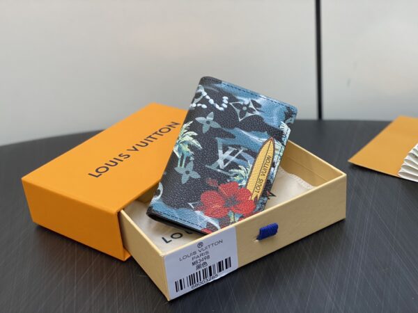 LV CARD HOLDER