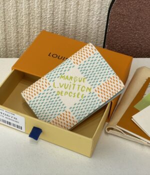LV CARD HOLDER