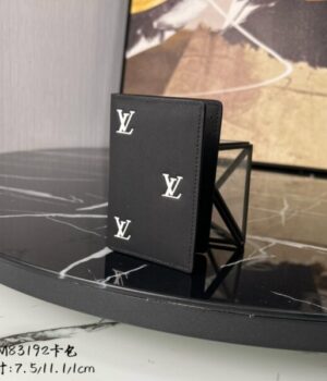 LV CARD HOLDER