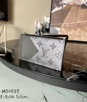 LV CARD HOLDER