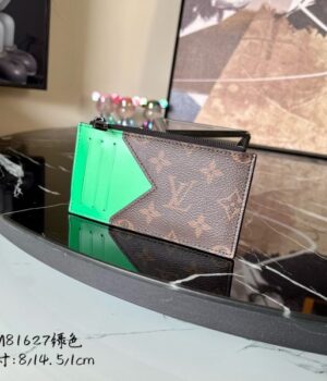 LV CARD HOLDER