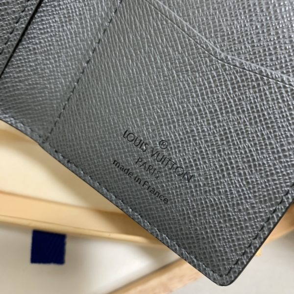LV CARD HOLDER - Image 8