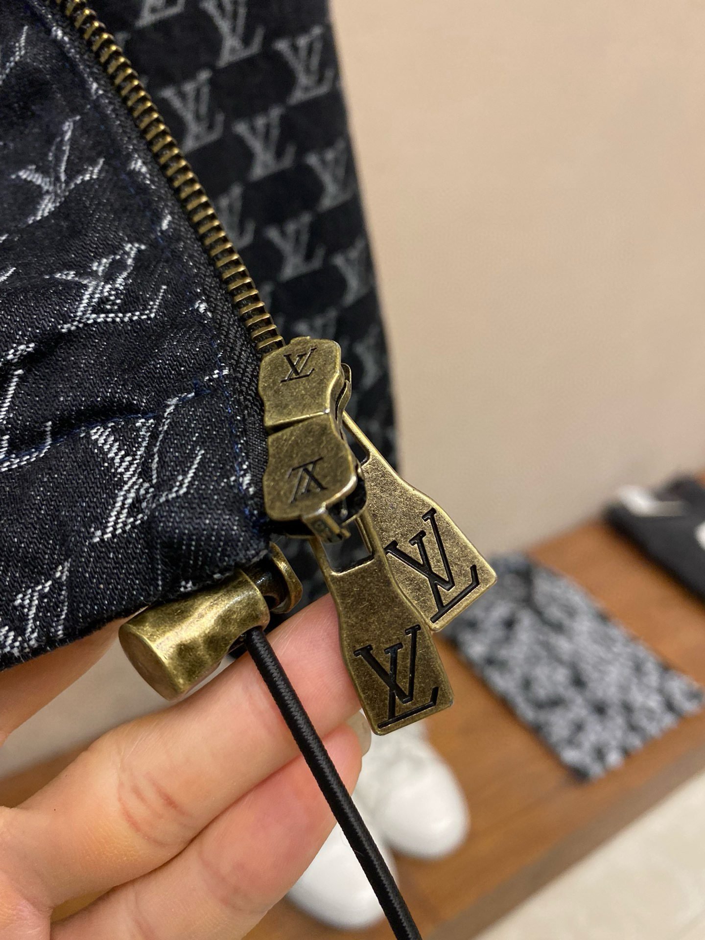 LV JACKET - Image 7