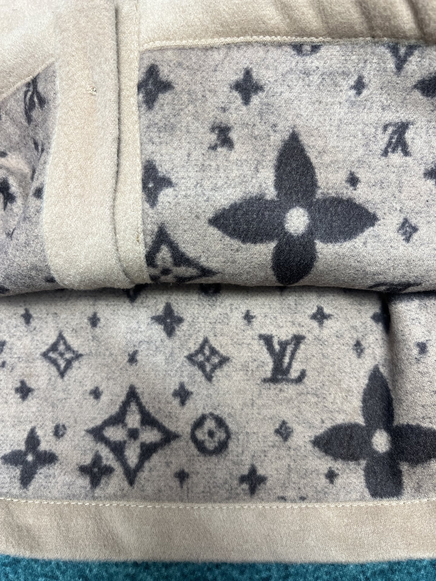 LV JACKET - Image 7