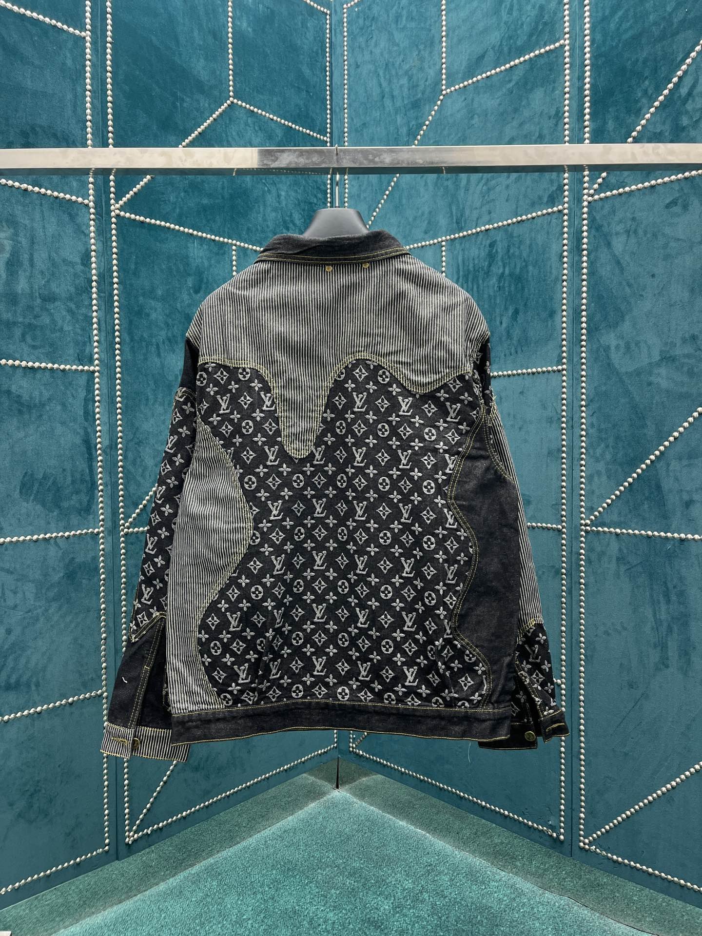 LV JACKET - Image 3