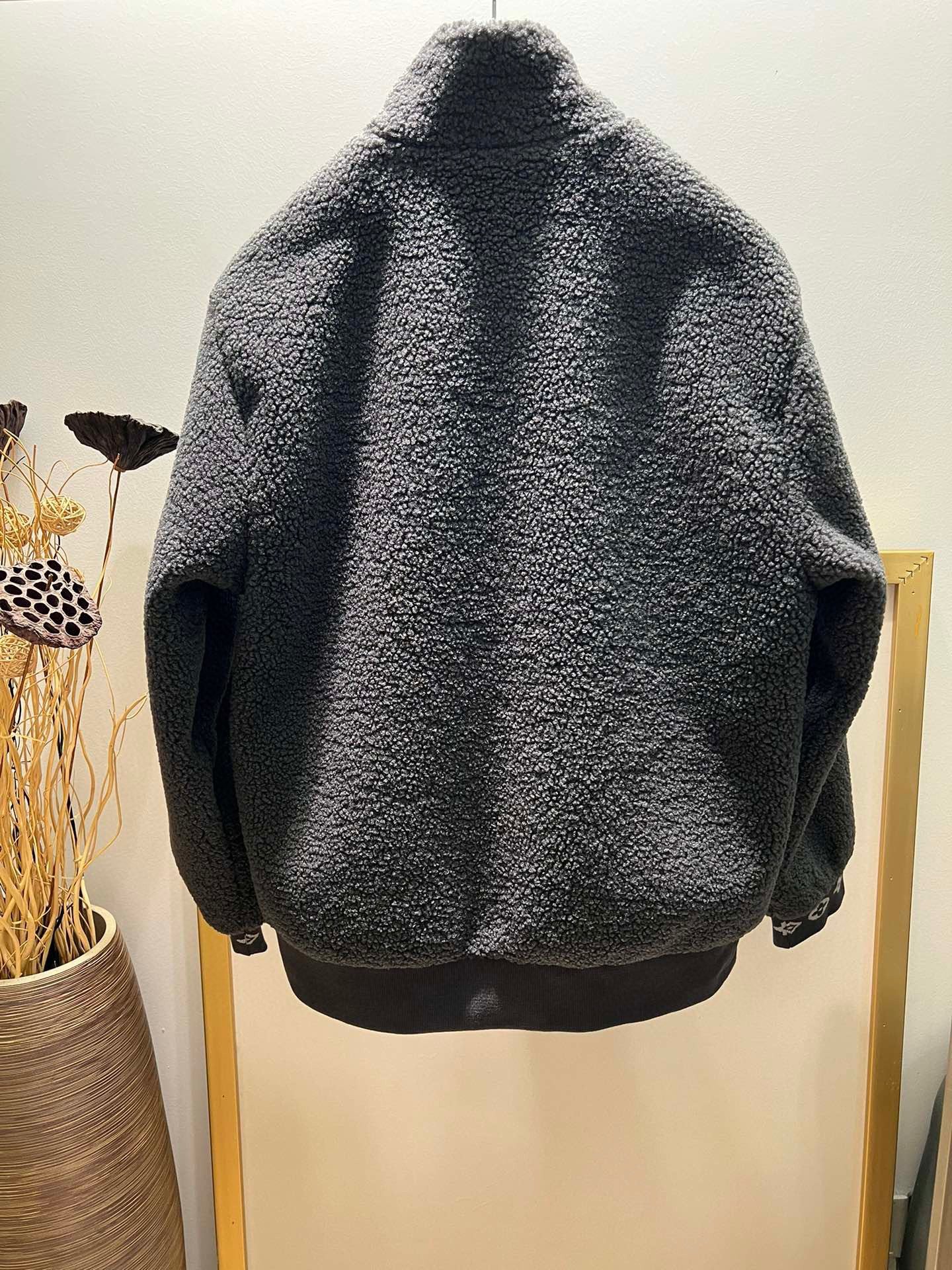 LV JACKET - Image 5