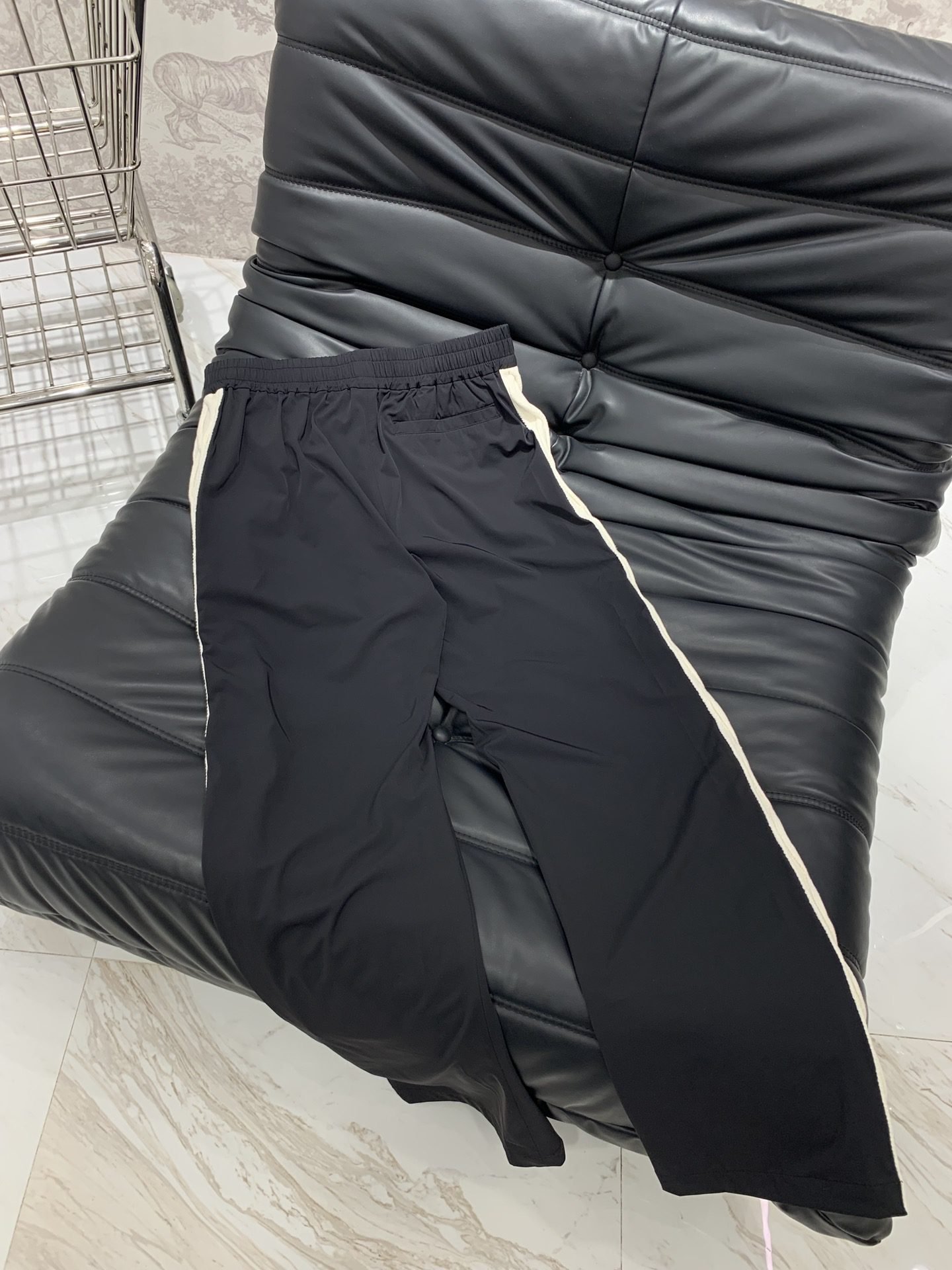 LV JOGGER PANTS - Image 7