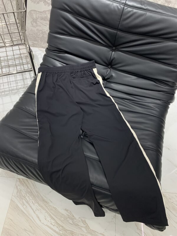 LV JOGGER PANTS - Image 8