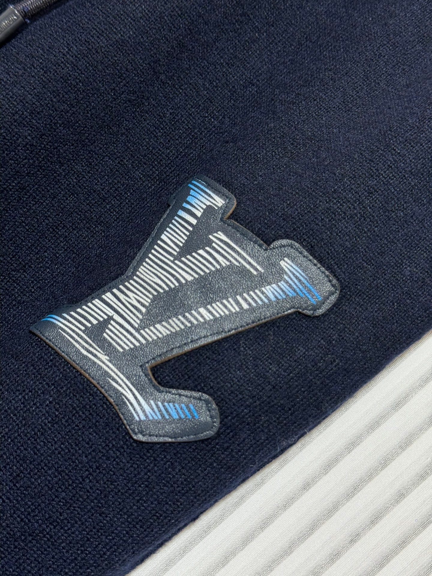 LV JOGGER PANTS - Image 5
