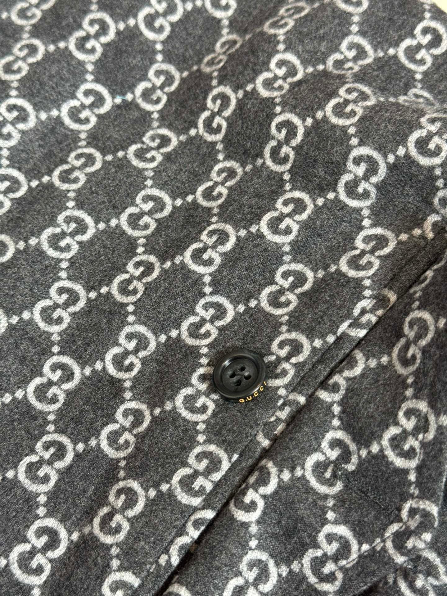 LV JOGGER PANTS - Image 7