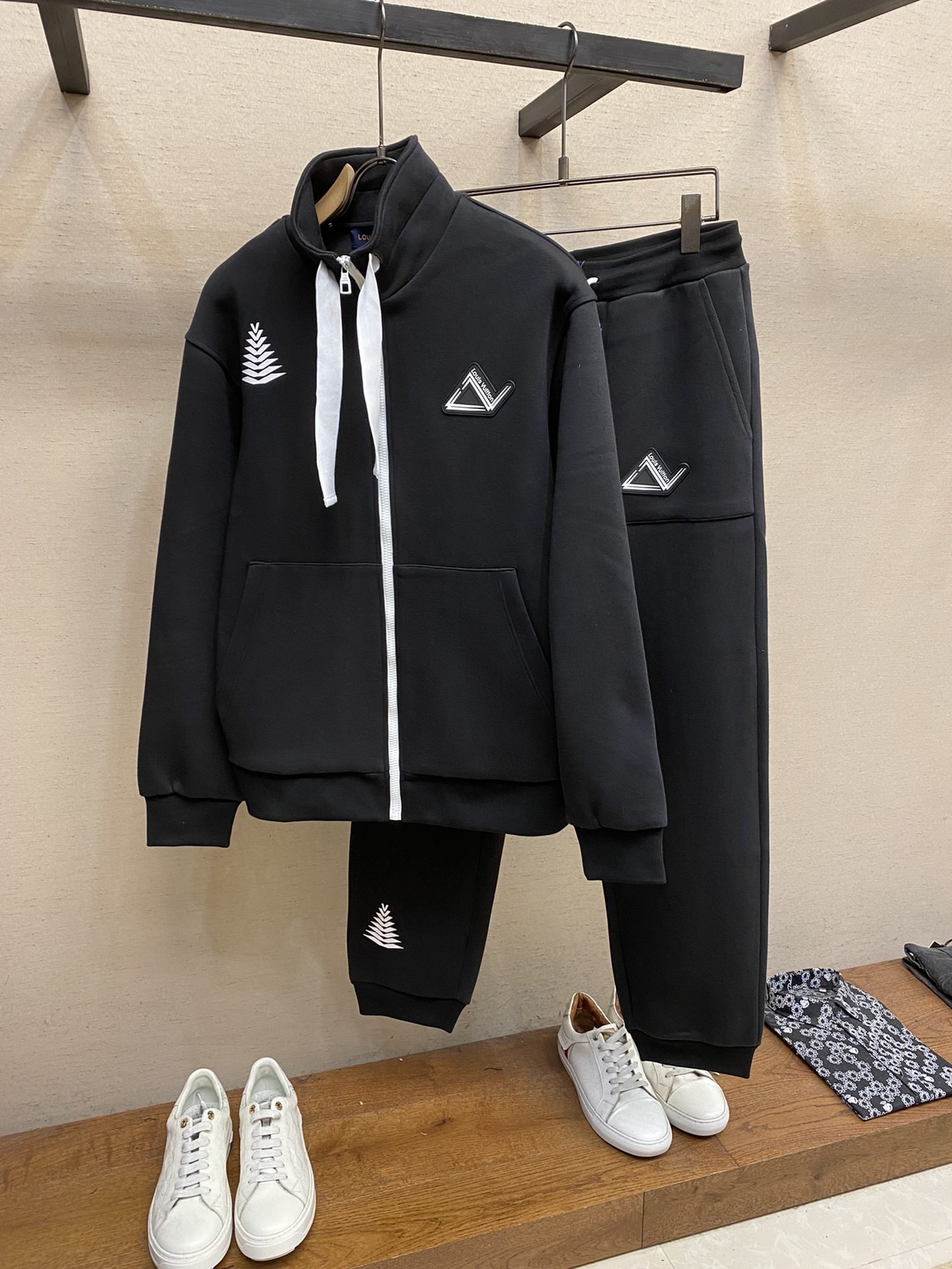 LV JOGGER PANTS - Image 3