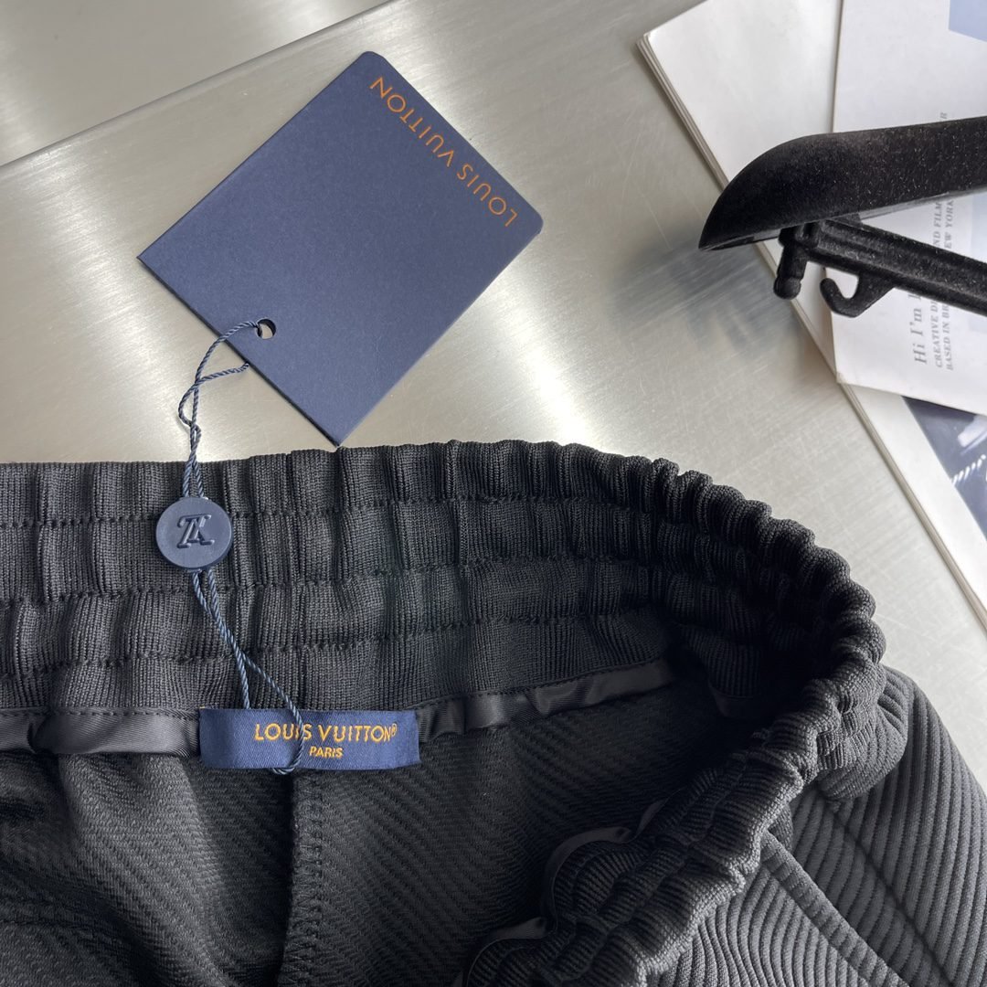 LV JOGGER PANTS - Image 7
