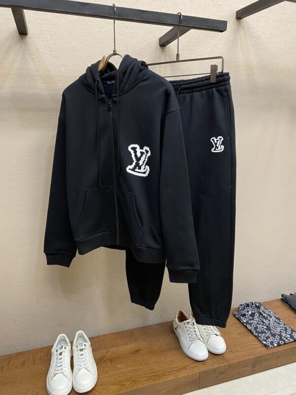 LV JOGGER PANTS - Image 4