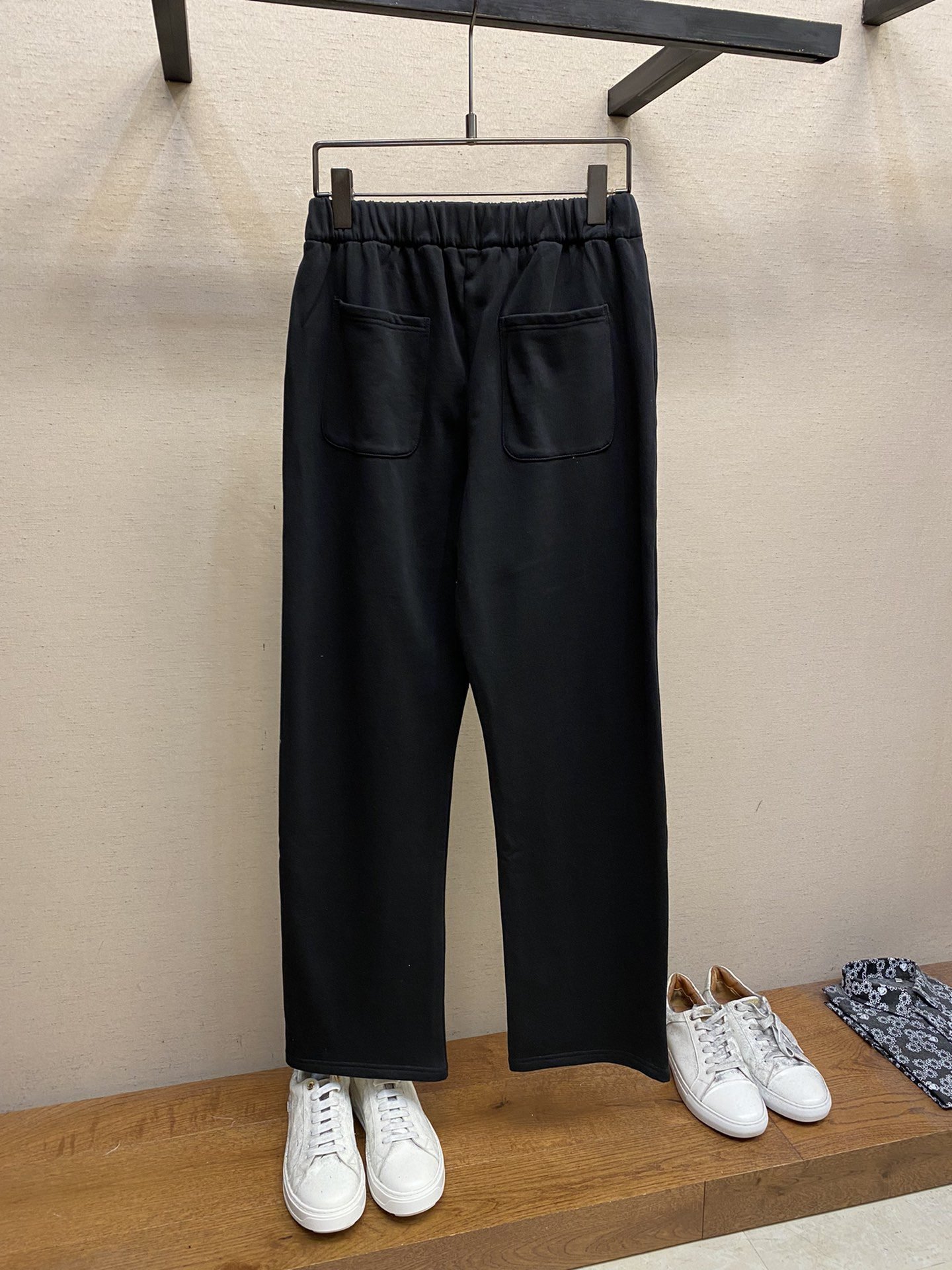 LV JOGGER PANTS - Image 3