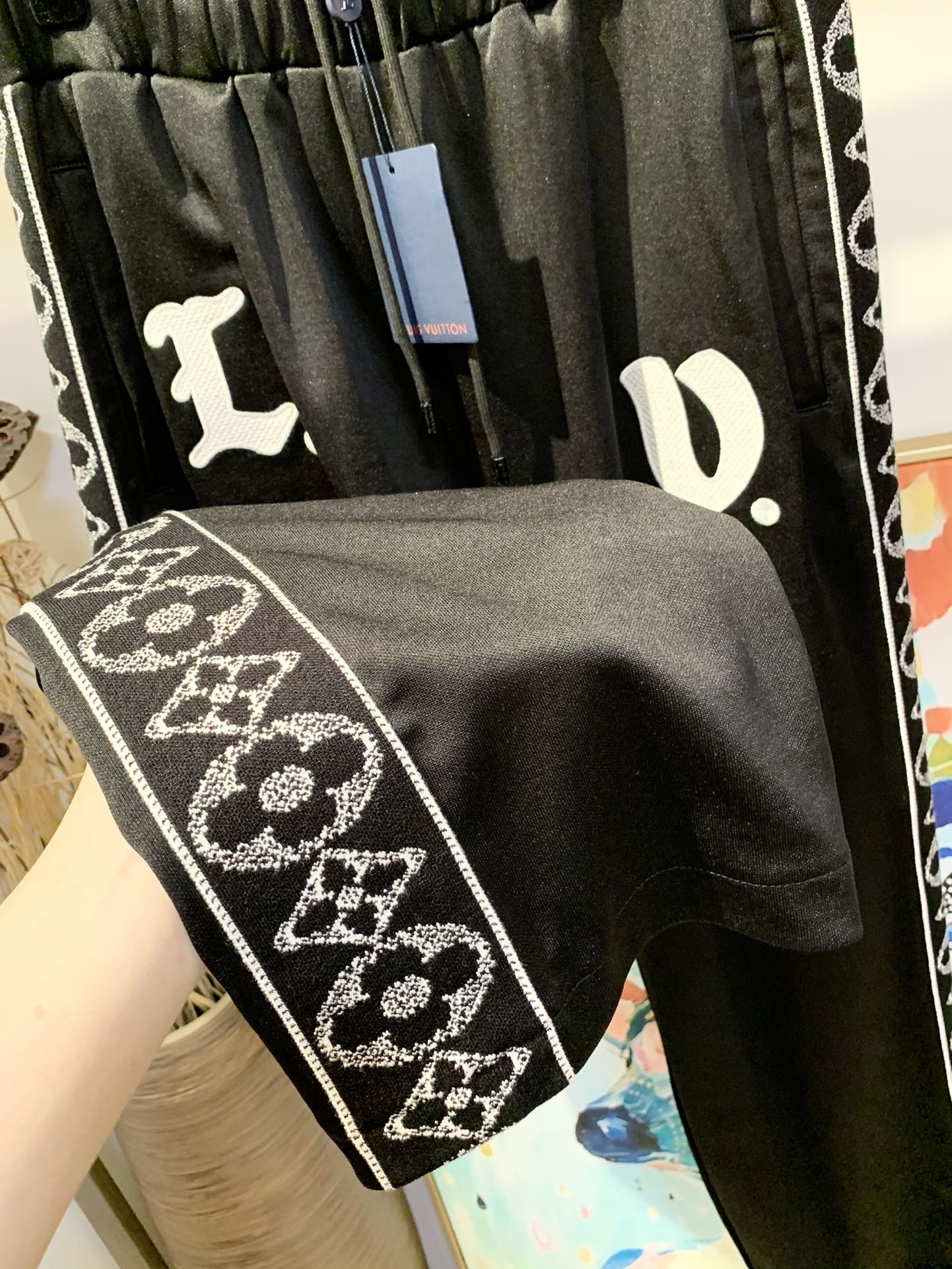 LV JOGGER PANTS - Image 7