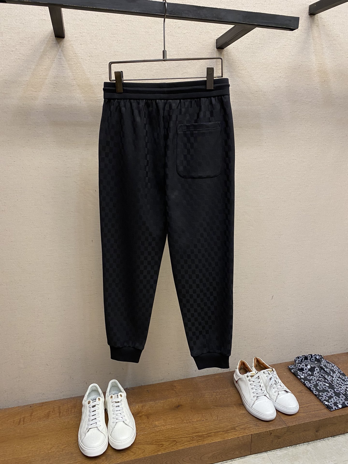 LV JOGGER PANTS - Image 3