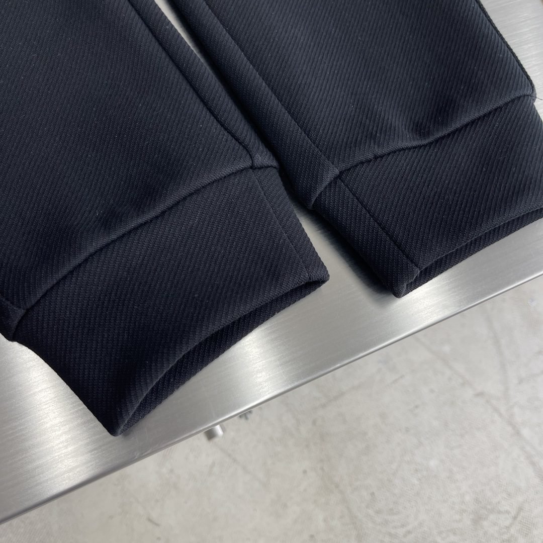 LV JOGGER PANTS - Image 7